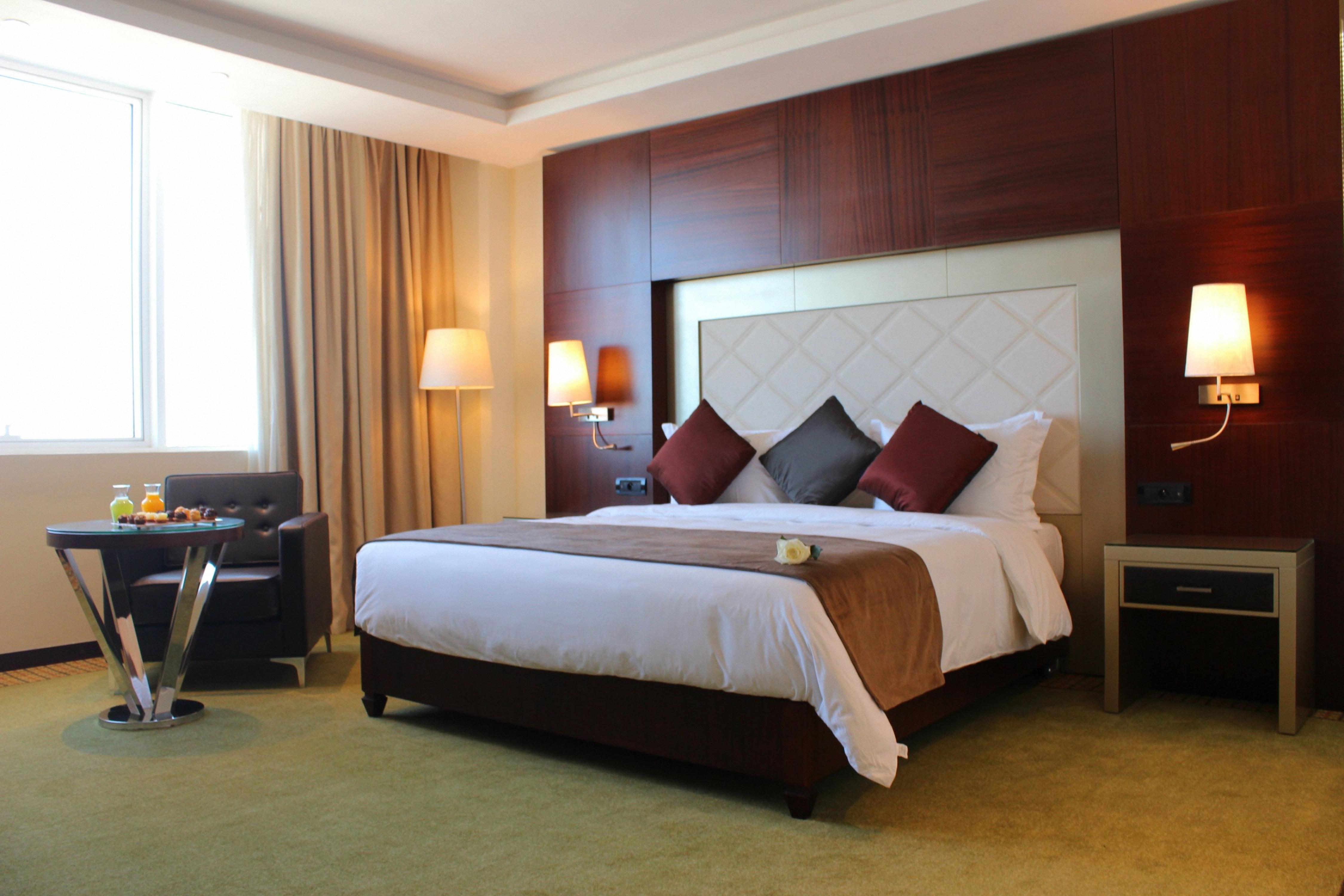 Grand Mogador City Center Casablanca Ngoại thất bức ảnh A bedroom at the hotel