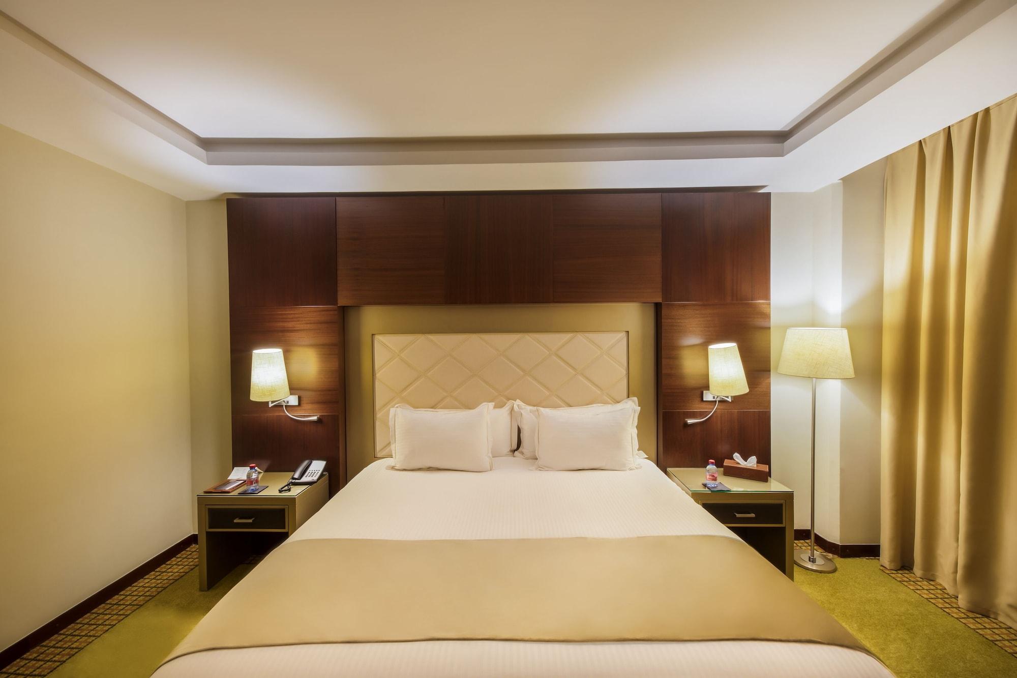 Grand Mogador City Center Casablanca Ngoại thất bức ảnh A bedroom at the hotel