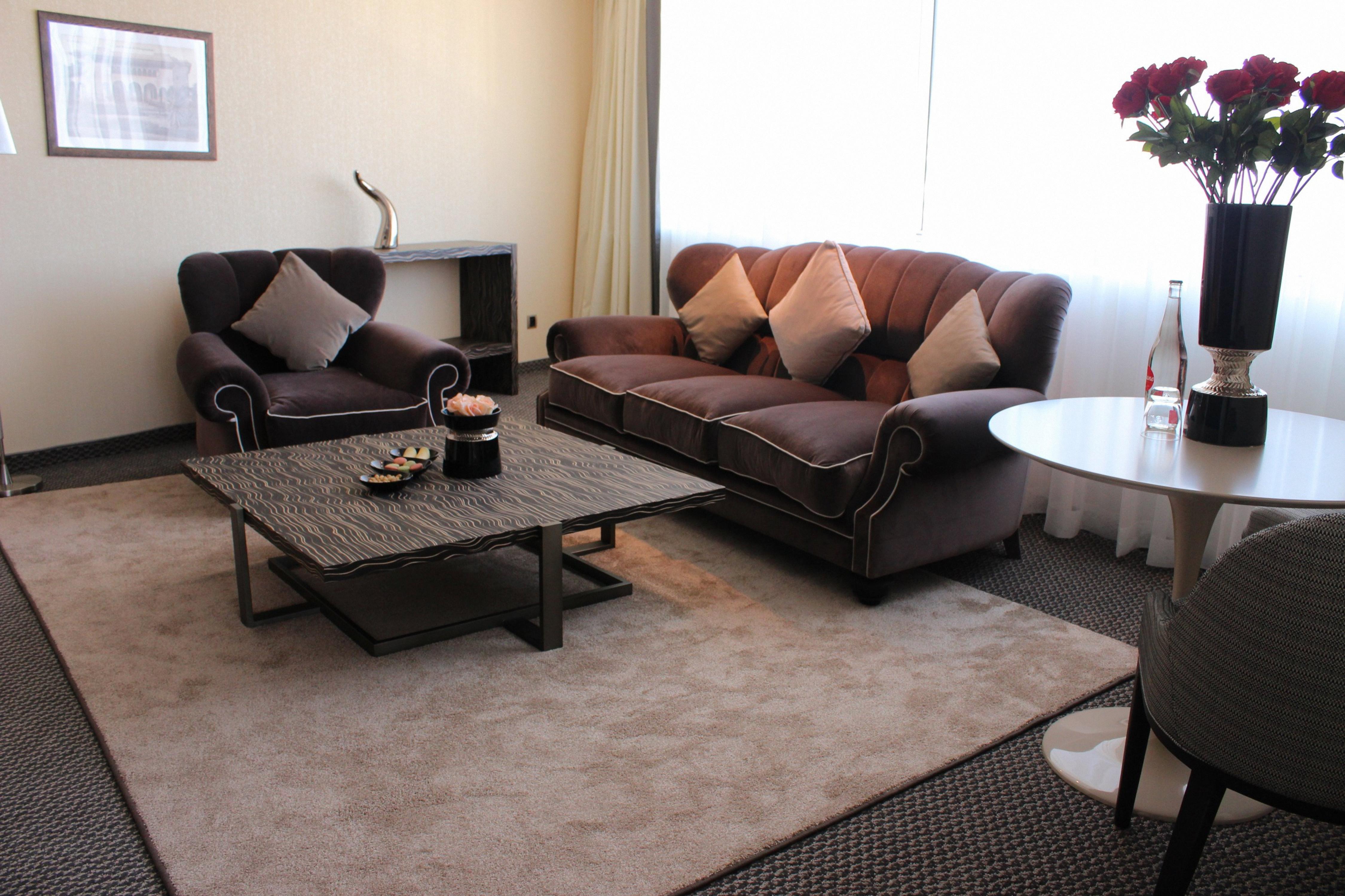 Grand Mogador City Center Casablanca Ngoại thất bức ảnh A living room in a hotel