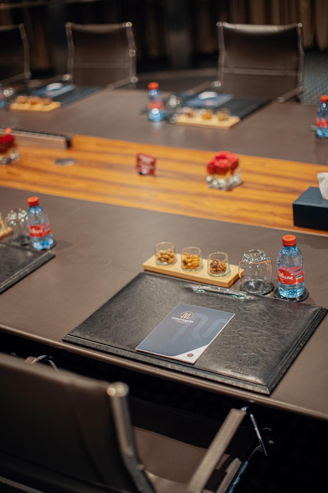 Grand Mogador City Center Casablanca Ngoại thất bức ảnh A tasting tray
