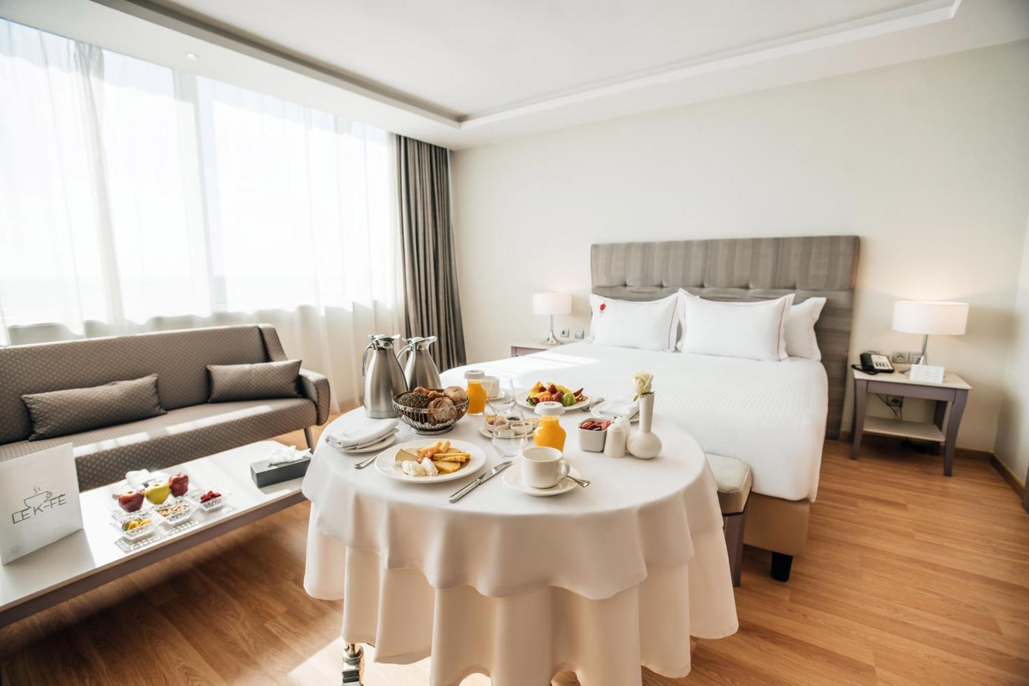 Grand Mogador City Center Casablanca Ngoại thất bức ảnh A room at the hotel