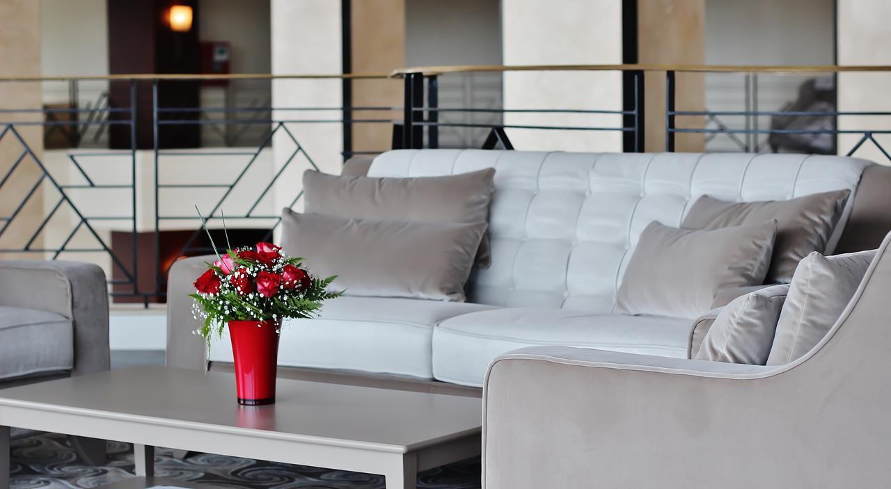 Grand Mogador City Center Casablanca Ngoại thất bức ảnh A sofa