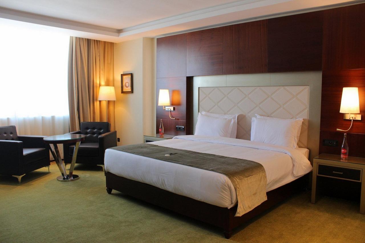 Grand Mogador City Center Casablanca Ngoại thất bức ảnh A room at the hotel