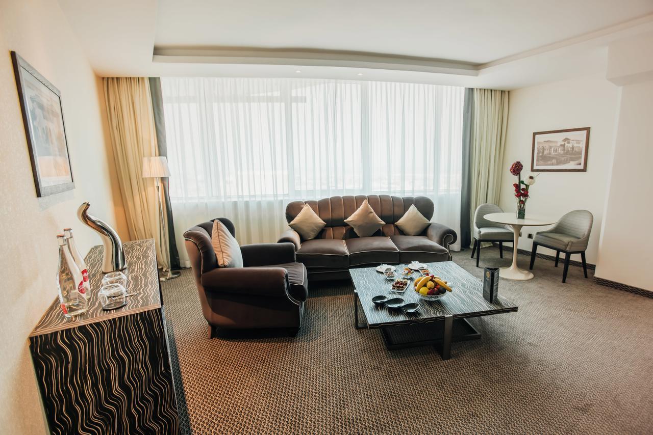 Grand Mogador City Center Casablanca Ngoại thất bức ảnh A suite at the hotel