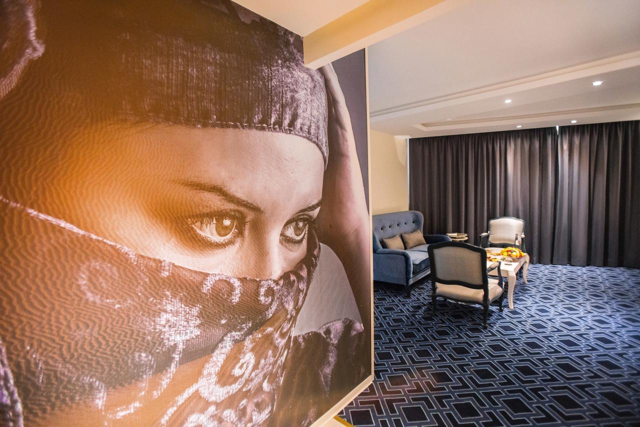 Grand Mogador City Center Casablanca Ngoại thất bức ảnh A suite at the hotel