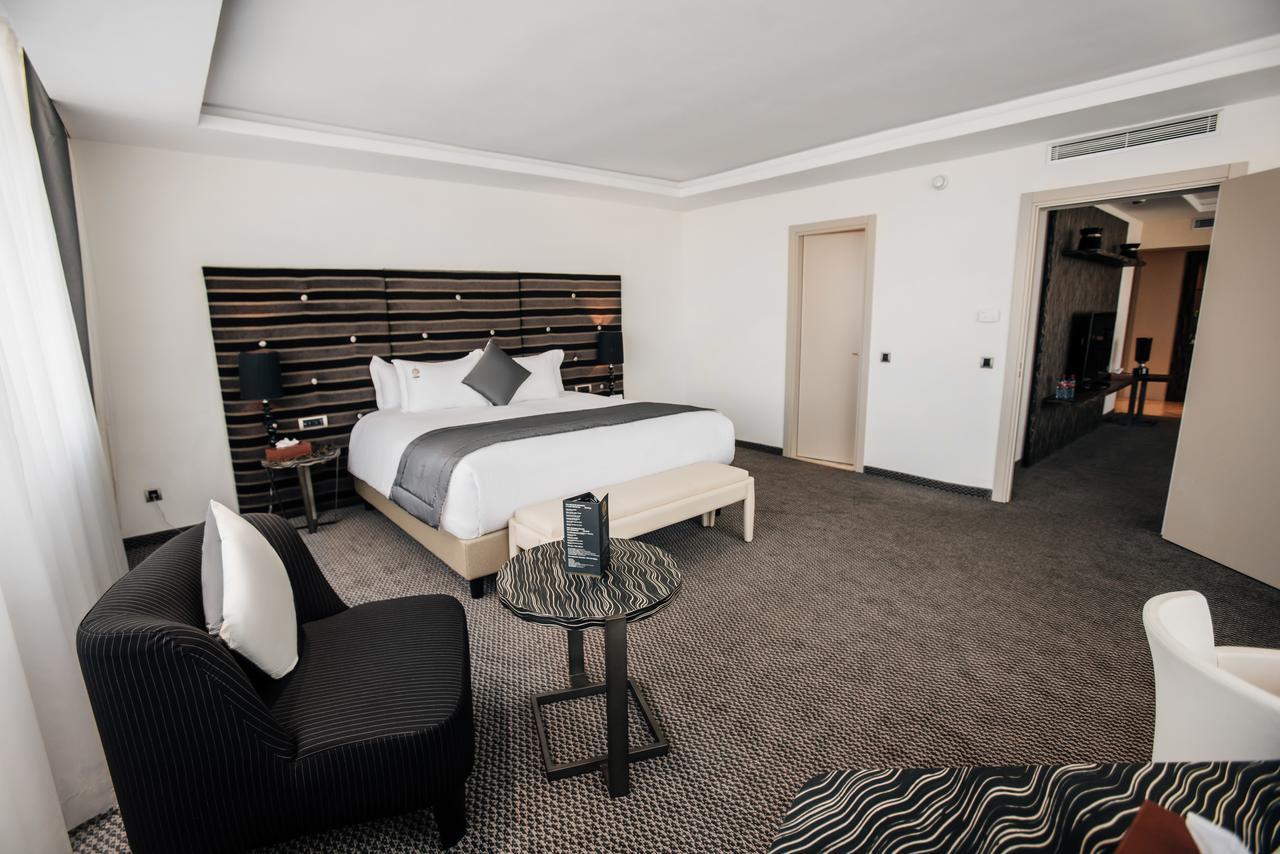 Grand Mogador City Center Casablanca Ngoại thất bức ảnh A bedroom at the hotel